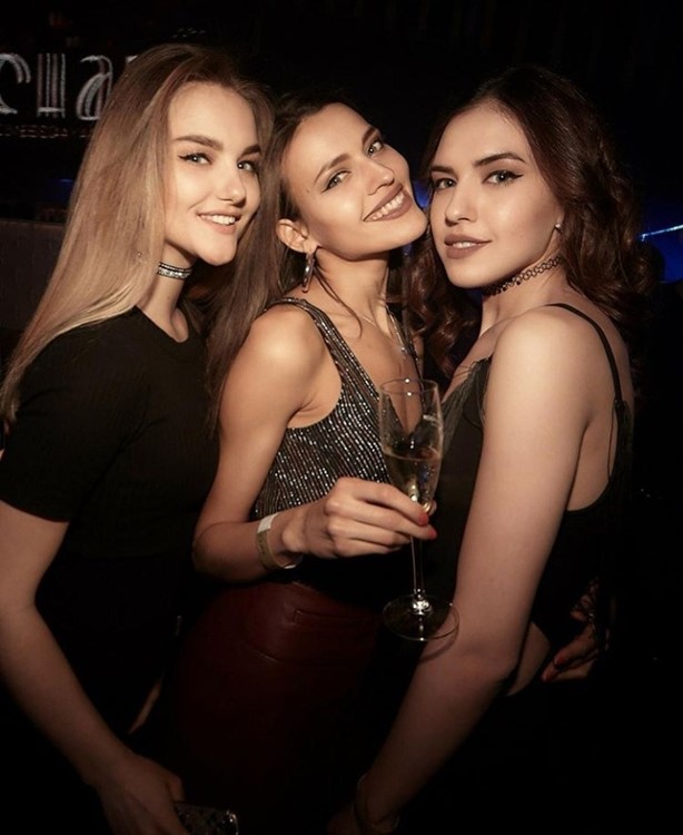 Sutton nightclub Barcelona three blonde and brunette girls dressed in sexy dresses