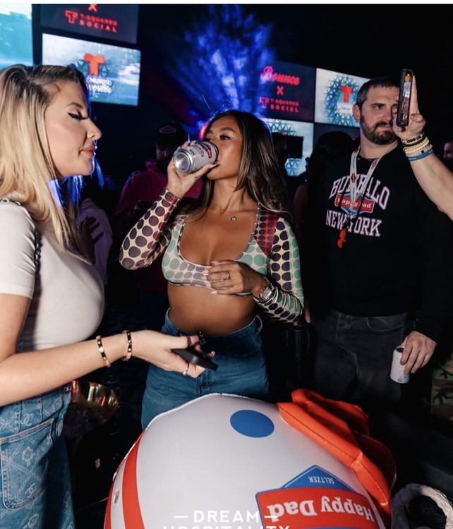 Party at T-Squared Social VIP nightclub in New York. Find promoters for guest list in Clubbable