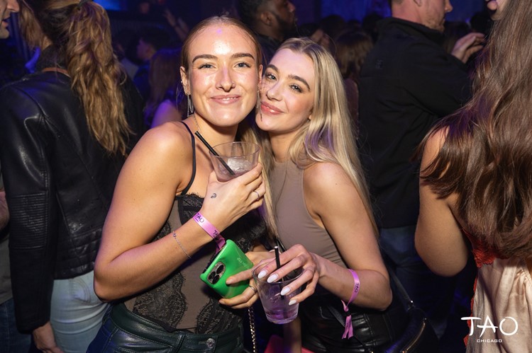 Tao nightclub Chicago pretty girls guest list dress code drinks 