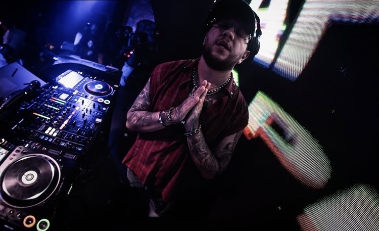 Soirée dans la boîte Tape VIP à Mykonos. Trouvez des promoteurs pour la liste des invités sur Clubbable