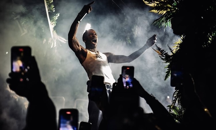 Soirée dans la boîte Tape VIP à Mykonos. Trouvez des promoteurs pour la liste des invités sur Clubbable