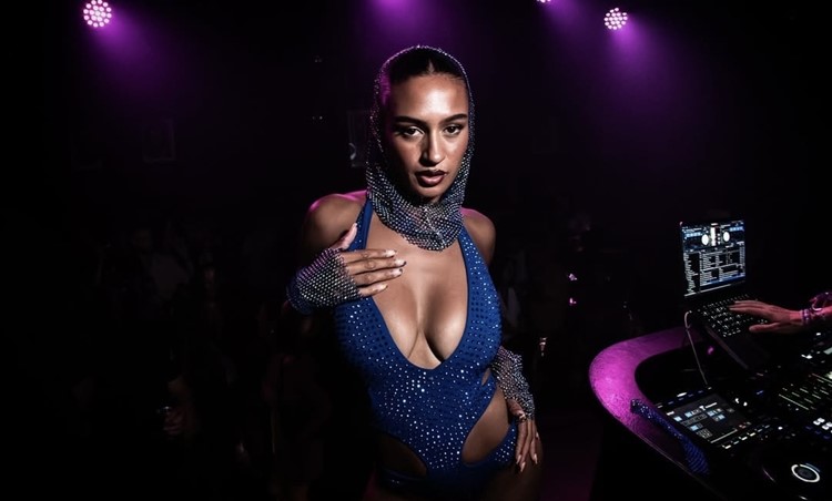 Soirée dans la boîte Tape VIP à Mykonos. Trouvez des promoteurs pour la liste des invités sur Clubbable