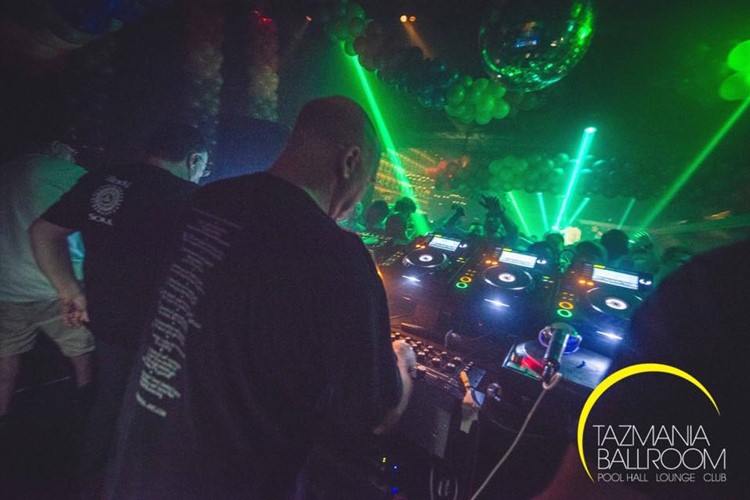 Tazmania nightclub Hong Kong dj playing music mixing fun party dance