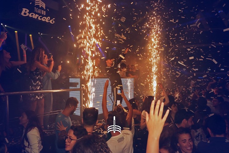 Teatro Barcelo nightclub Madrid people having fun at the best party event must see show music atmosphere