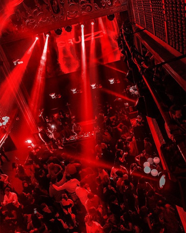 Teatro Magno nightclub Marid nightclub sky view overview crowd dancing lights show