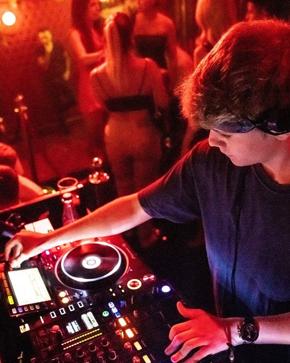 Teatro Magno nightclub Marid live dj music dance floor clubbing celebrate birthday guest list