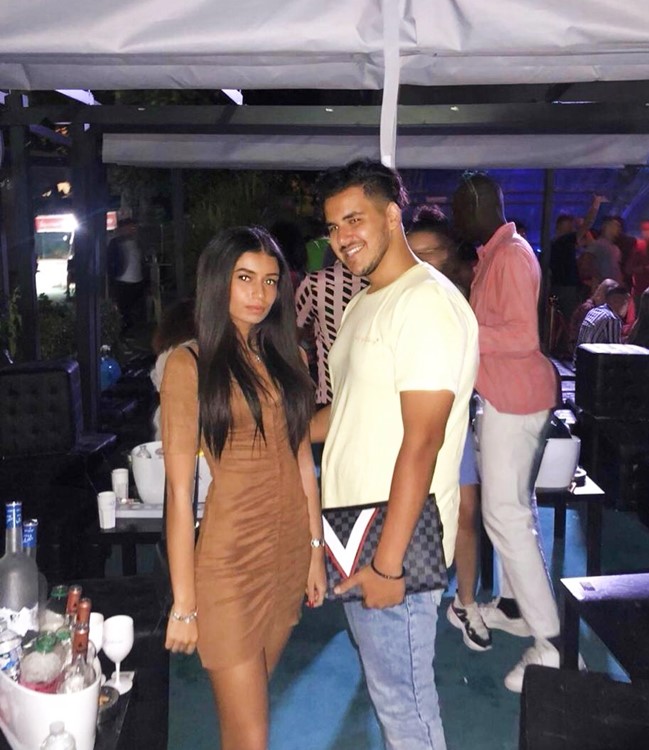 Terrace de L'Aquarium girl and guy having fun nightout dresscode mini dress high heels party