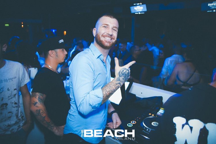 The Beach Club nightclub Milano party dj mixing music