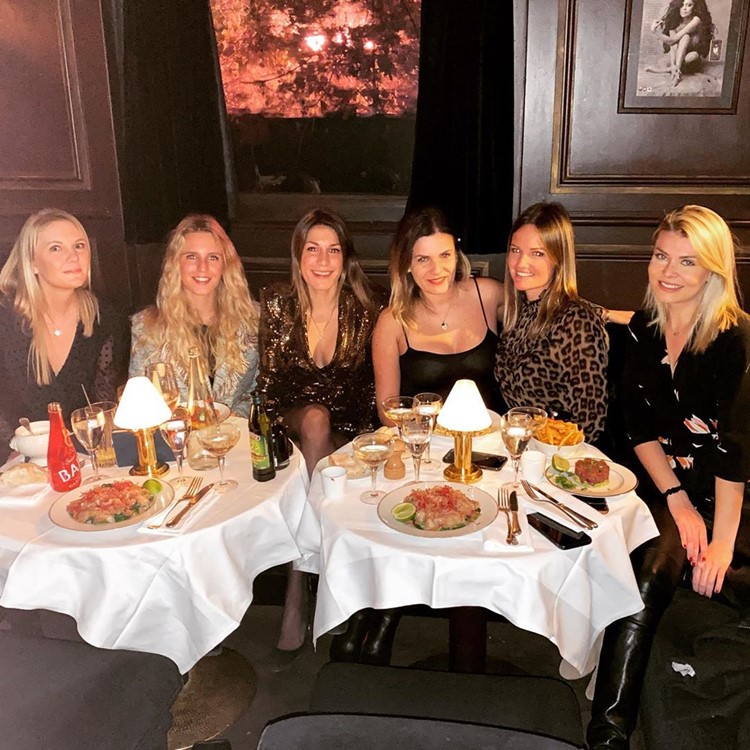 The Bistrologist club Paris group of girls ladies fun book table dinner