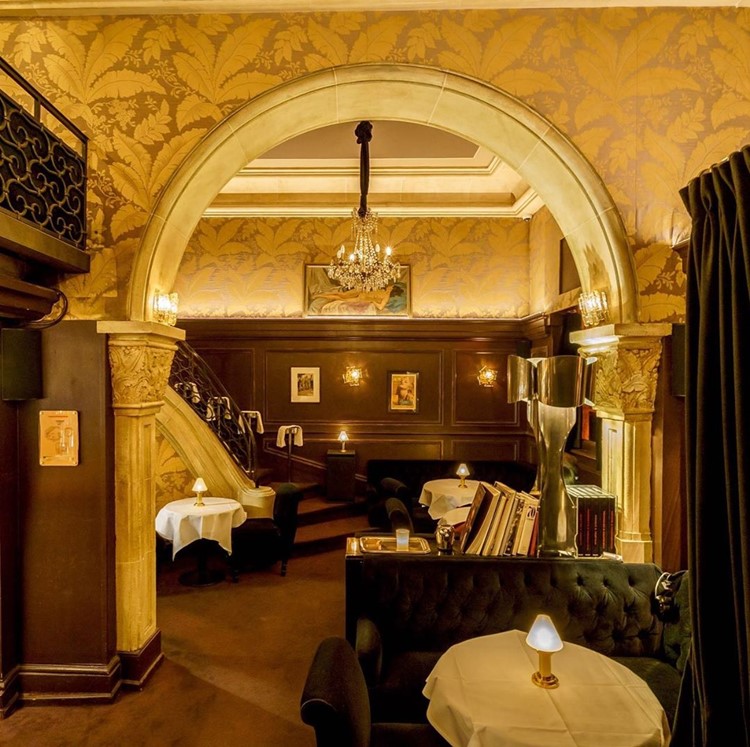 The Bistrologist club Paris vip table book now party restaurant bar fun sit down dinner 