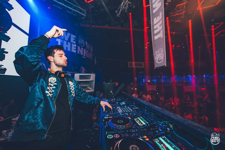 The City nightclub Cancun dance music party fun show