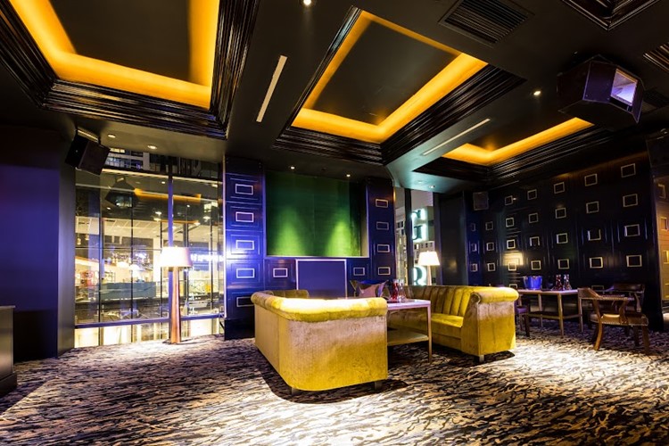 Soirée dans la boîte The Grand VIP à Boston. Trouvez des promoteurs pour la liste des invités sur Clubbable