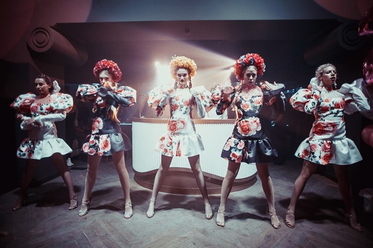 The Toy clubstaurant Moscow amazing show event professional dancers cabaret go out tonight