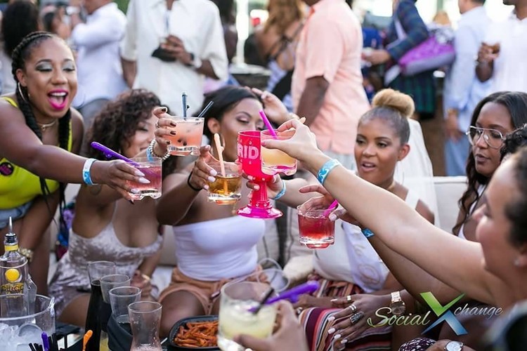 The Urban club Miami girls table booking reserve celebrate bottle service