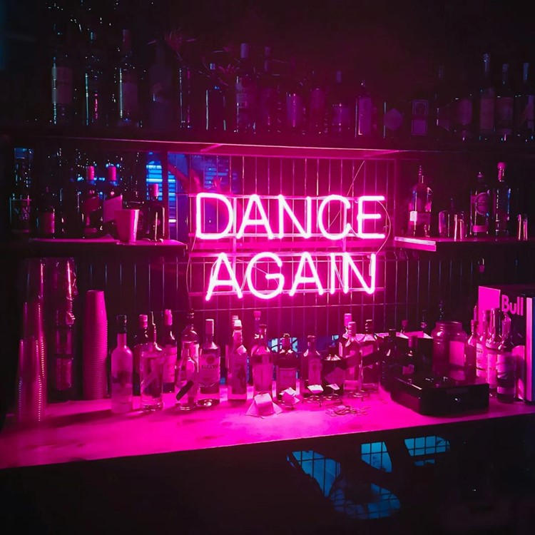 Dubai में वीआईपी नाइट क्लब The Velvet Room में पार्टी। Clubbable में अतिथि सूची के लिए प्रमोटर खोजें