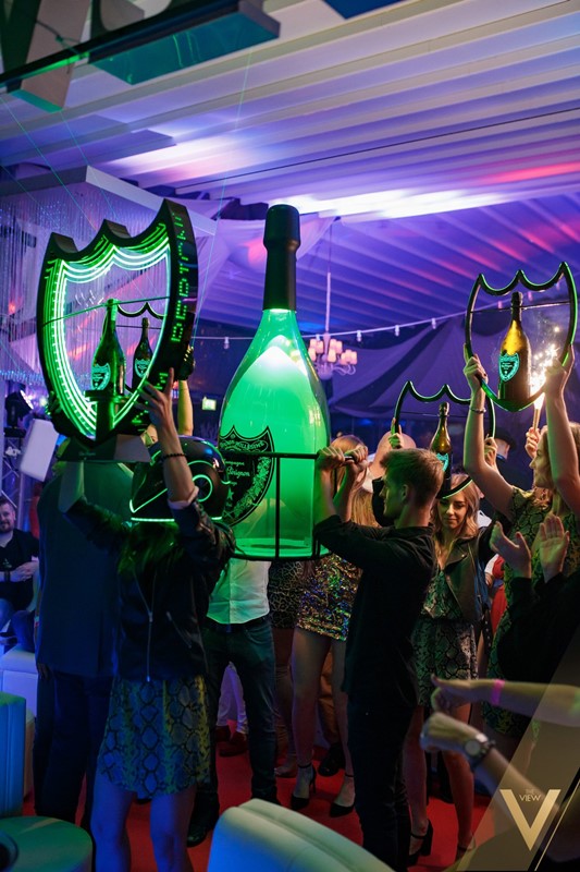 The View nightclub Warsaw table bookers having fun reservation vip area fancy drinks luxury party