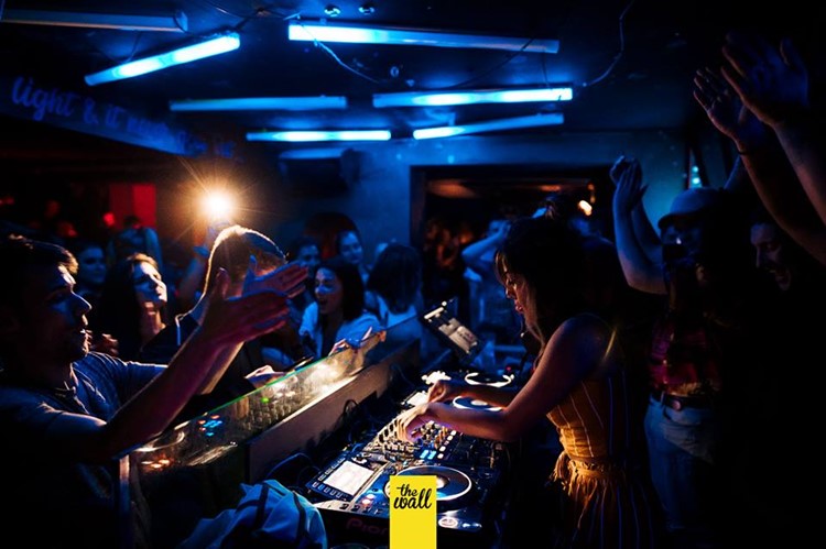 The World Bar club nightclub Sydney drinks alcohol bottle service