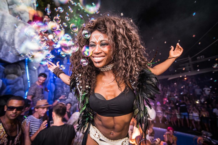 The Zoo Project festival party Ibiza black pretty girl dancing bubbles effect