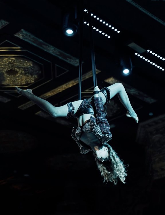 Soirée dans la boîte Theater VIP à Dubai. Trouvez des promoteurs pour la liste des invités sur Clubbable