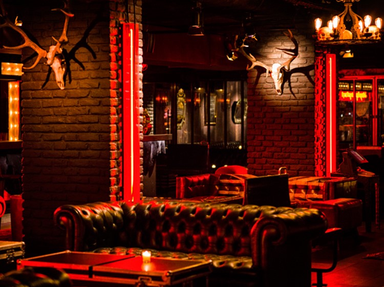 Party at Titty Twister VIP nightclub in Paris. Find promoters for guest list in Clubbable