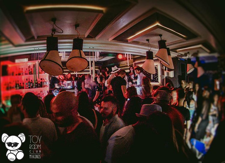 Toy RoOm nightclub Mykonos crowd partying on full night event