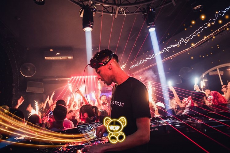 Toy Room nightclub Rome dj mixing music dance floor people moving go out tonight best club