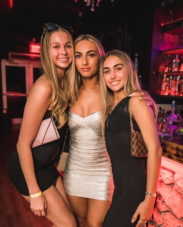 Soirée dans la boîte TuCandela VIP à Miami. Trouvez des promoteurs pour la liste des invités sur Clubbable