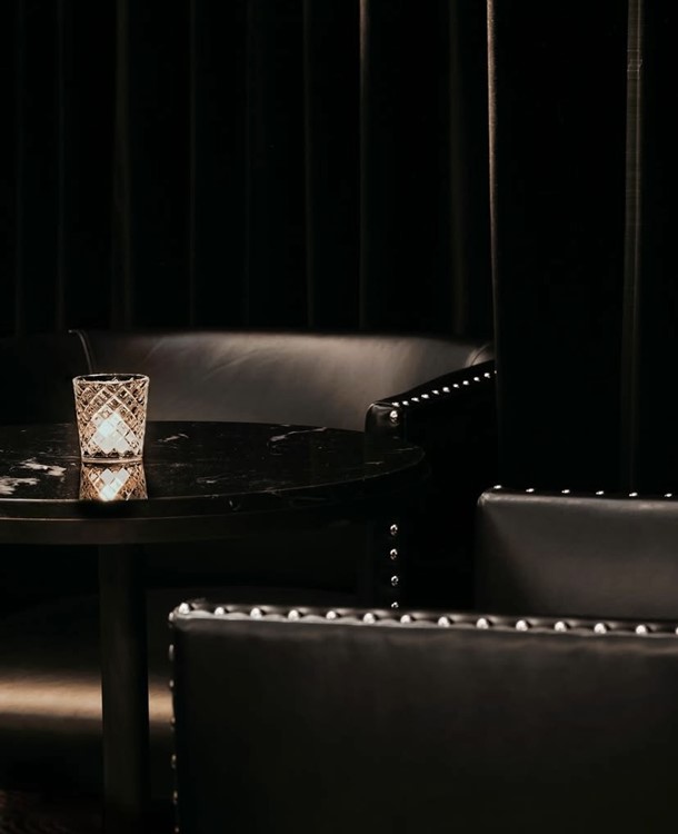 Party at Two Fifteen VIP nightclub in New York. Find promoters for guest list in Clubbable