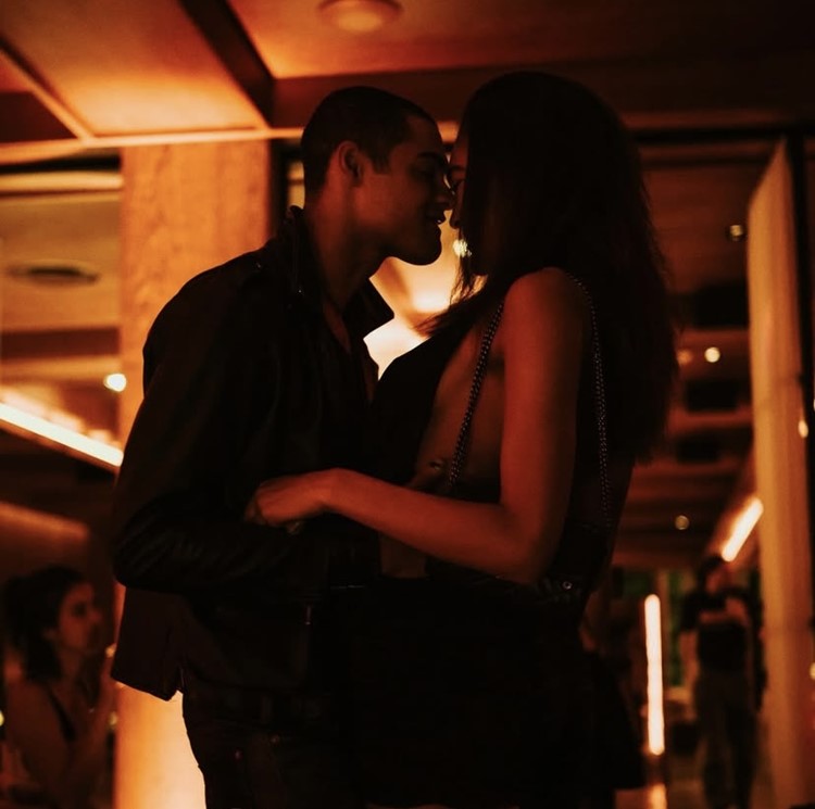 Party at Two Fifteen VIP nightclub in New York. Find promoters for guest list in Clubbable