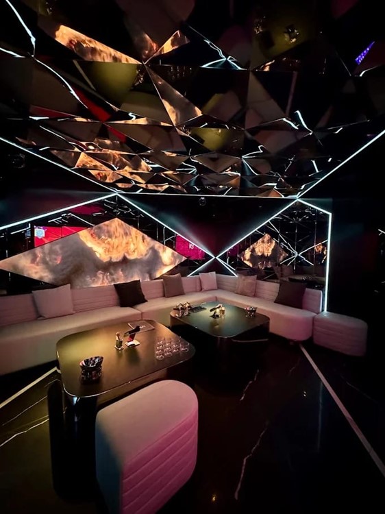 Party at U9 VIP nightclub in London. Find promoters for guest list in Clubbable