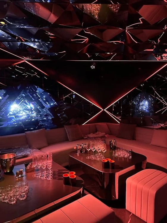 Party at U9 VIP nightclub in London. Find promoters for guest list in Clubbable