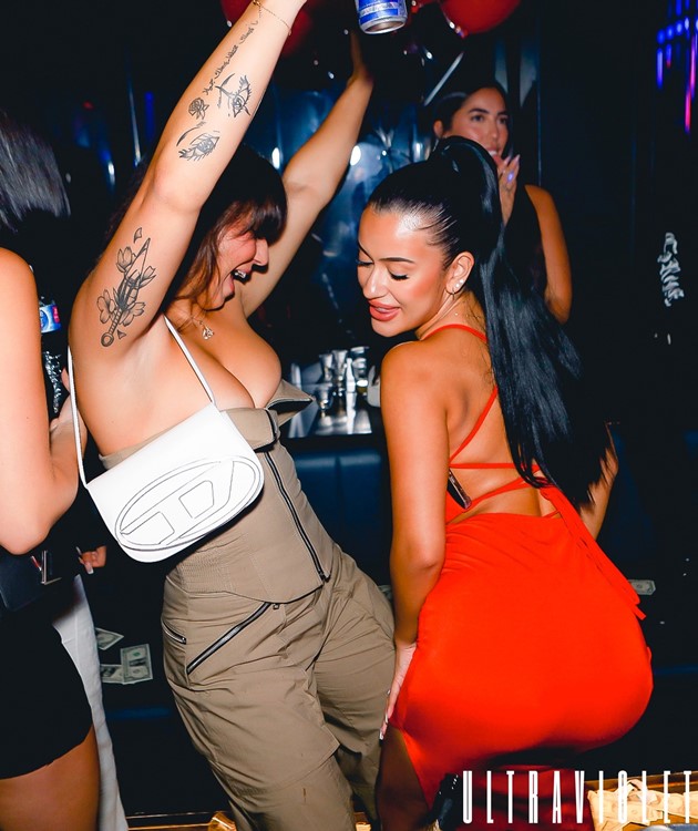 Ultraviolet nightclub Toronto pretty girls dancing fun nightout guest list dress code chich sexy