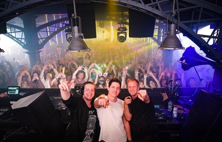 Uniun nightclub Toronto three djs and full crowd