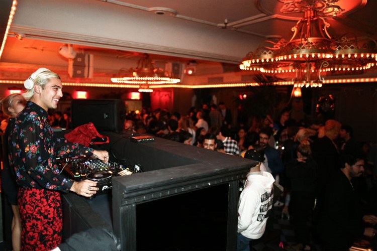 Up And Down New York Guest List Table Bookings