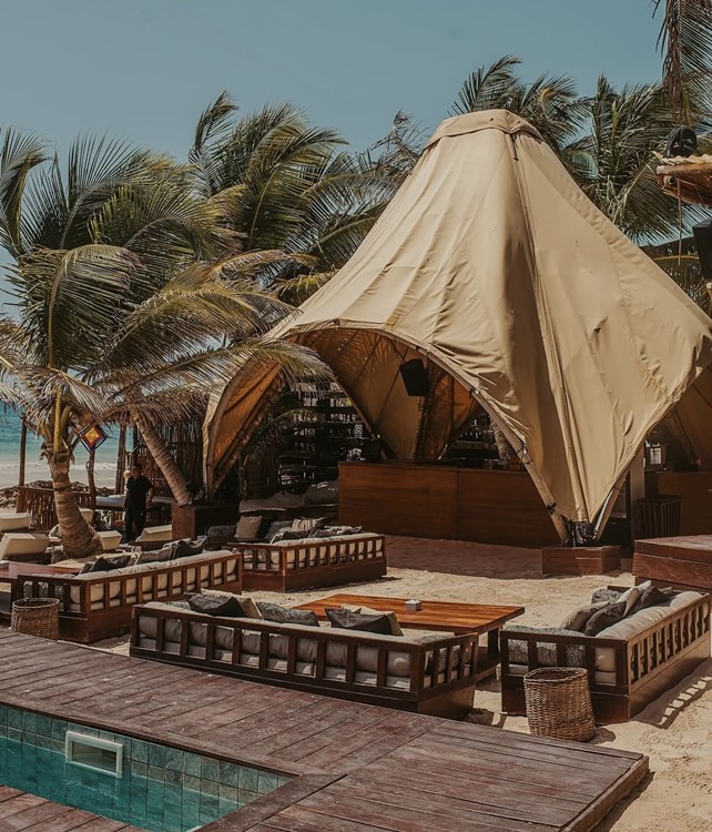 Soirée dans la boîte Vagalume VIP à Tulum. Trouvez des promoteurs pour la liste des invités sur Clubbable