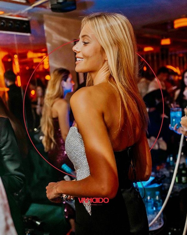 Vandido nightclub Madrid pretty blonde girl dancing partying guest list fun nightout