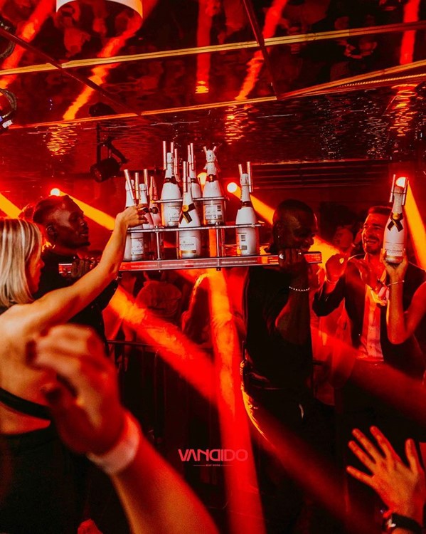 Vandido nightclub Madrid bottle parade fun nightout celebrate birthday bachelor bachelorette 