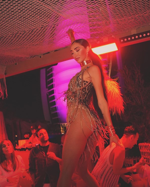 Verde Beach, exotic, dancer, bikini, feathers, costume, show