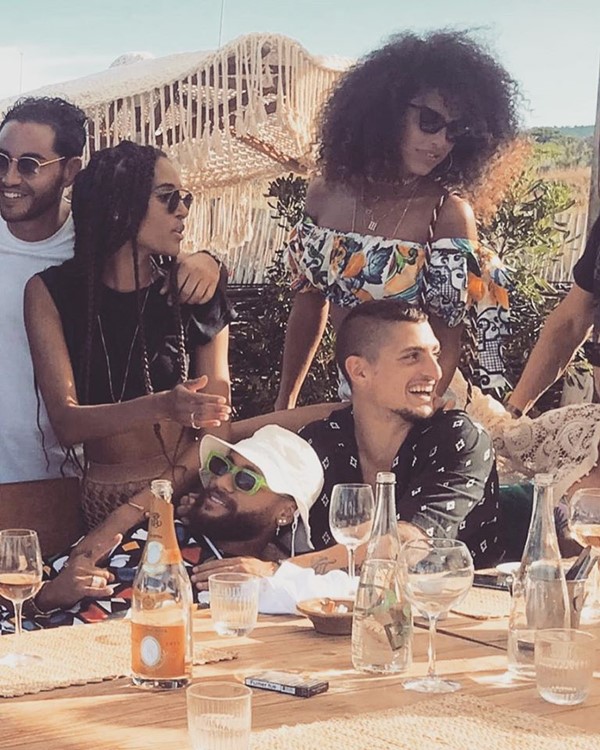 Verde Beach club St Tropez go out today have fun open club quarantine book vip table guest list alcohol bottles vodka rum gin cognac champagne whisky