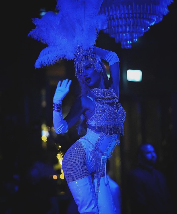 Verde, dancer, costume, feathers, sparkling, outfit, event