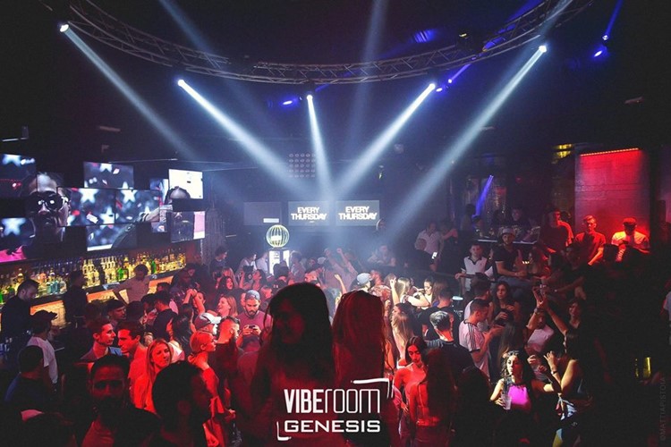Vibe Room nightclub Milan party crowd partying dancing drinks