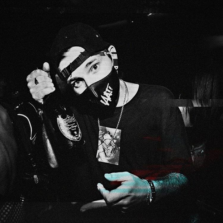 Vice nightclub Paris club guy waiter alcohol bottle service reserve 