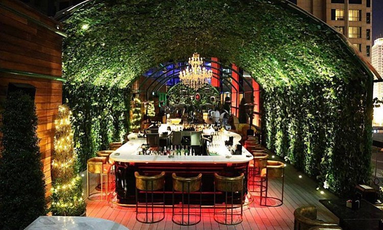 Party at Vii VIP nightclub in Dubai. Find promoters for guest list in Clubbable