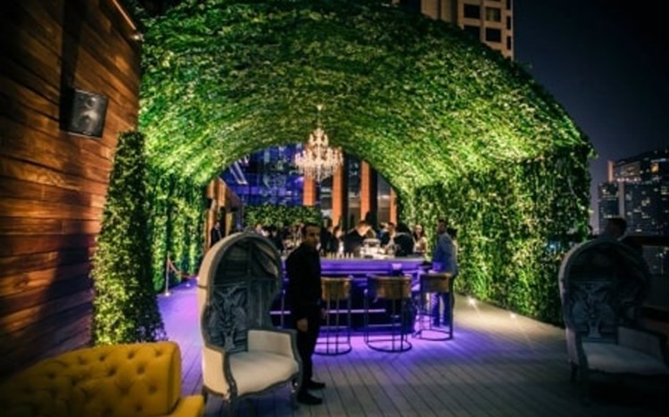 Party at Vii VIP nightclub in Dubai. Find promoters for guest list in Clubbable