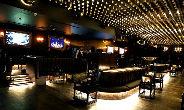Party at Vii VIP nightclub in Dubai. Find promoters for guest list in Clubbable