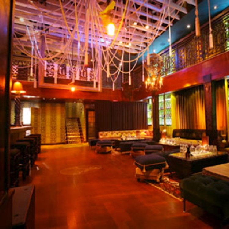 Party at Villa Lounge VIP nightclub in Los Angeles. Find promoters for guest list in Clubbable