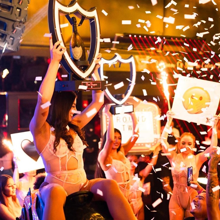 Vivo nightclub Dallas bubbles parade bottle service book VIP table now celebrate 