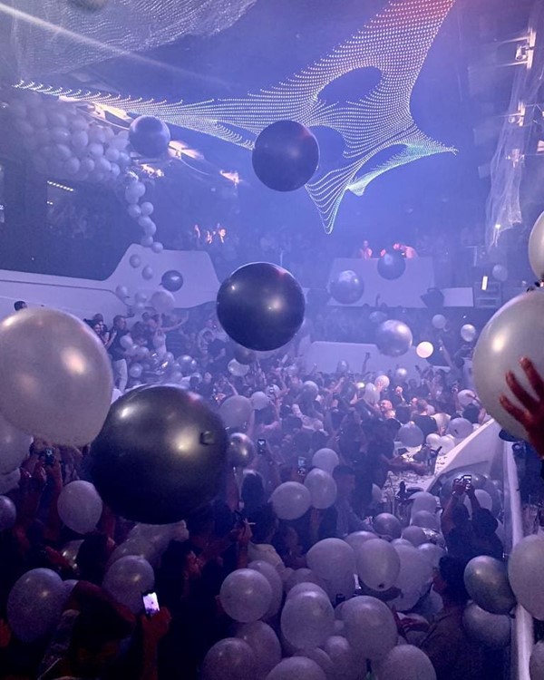 Void nightclub Mykonos club balloons party dance floor 