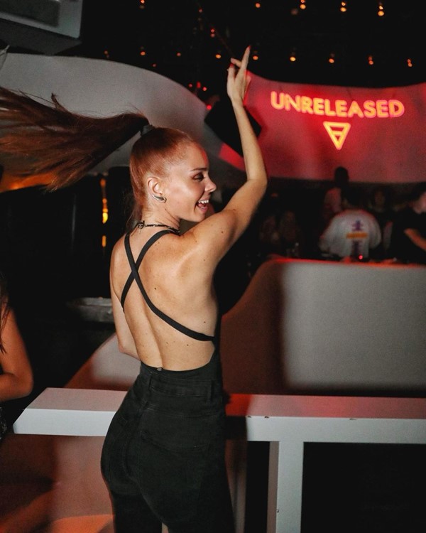 Void nightclub Mykonos pretty girl dancing nightout guest list nightlife 