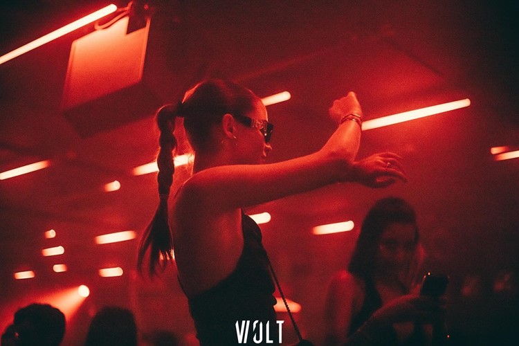 Volt nightclub Milan pretty girl dancing guest list go out partying 